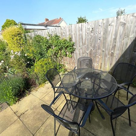 Large 4 Bedroom Home With Garden And Free Parking CBG Exterior foto