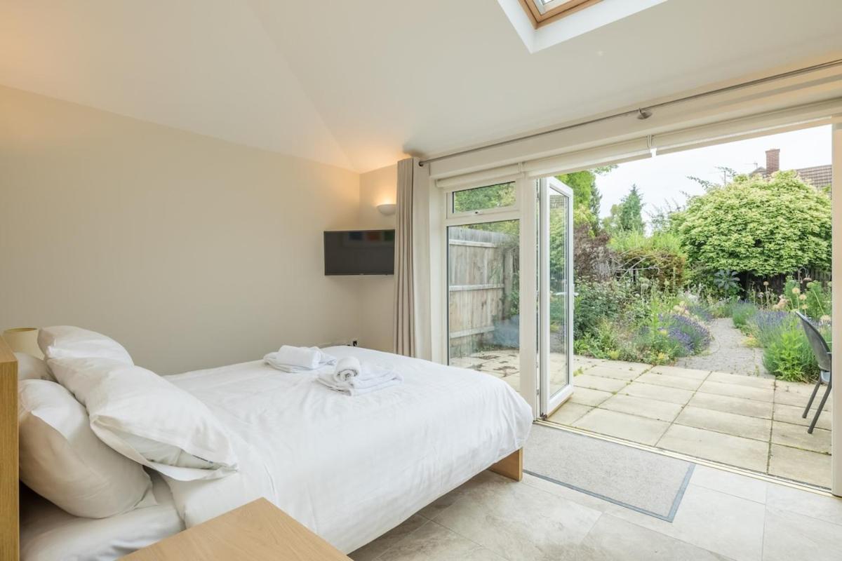 Large 4 Bedroom Home With Garden And Free Parking CBG Exterior foto