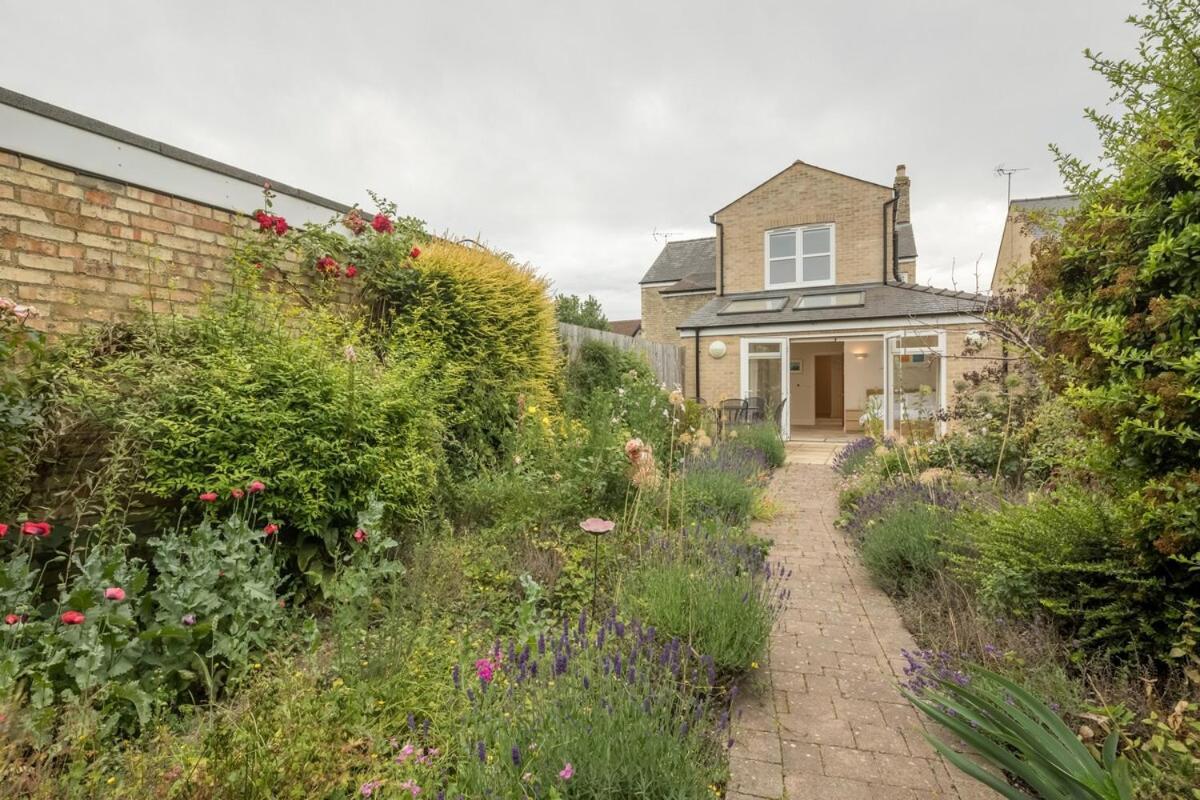Large 4 Bedroom Home With Garden And Free Parking CBG Exterior foto