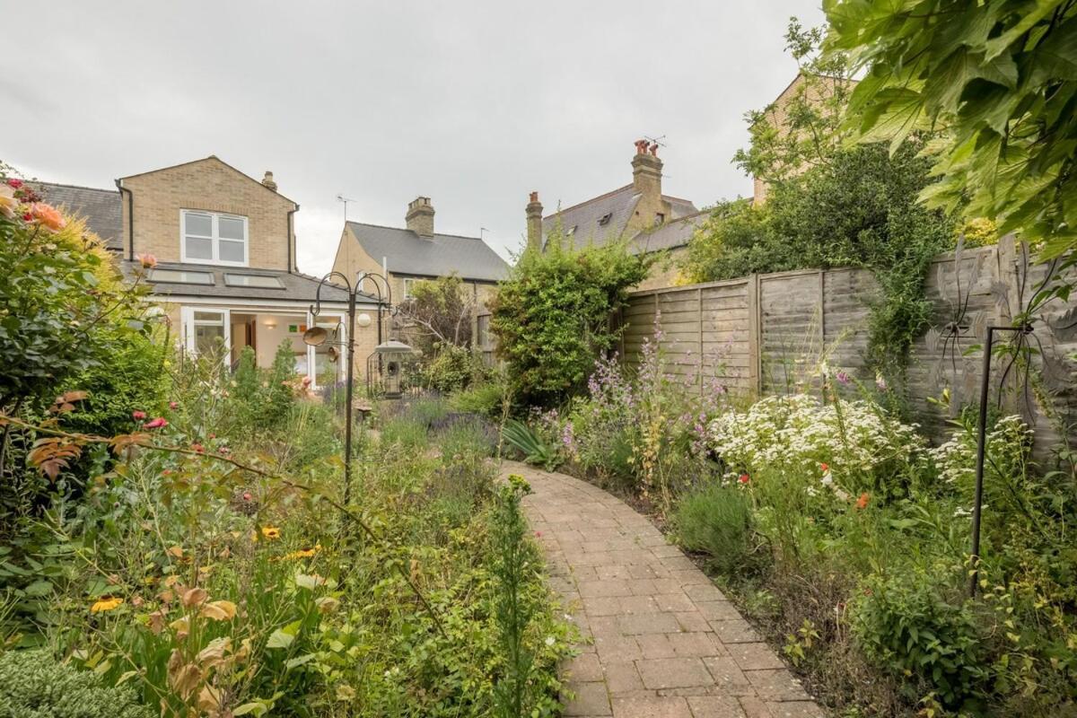 Large 4 Bedroom Home With Garden And Free Parking CBG Exterior foto