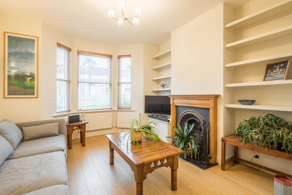 Large 4 Bedroom Home With Garden And Free Parking CBG Exterior foto