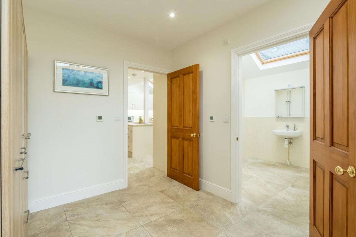 Large 4 Bedroom Home With Garden And Free Parking CBG Exterior foto