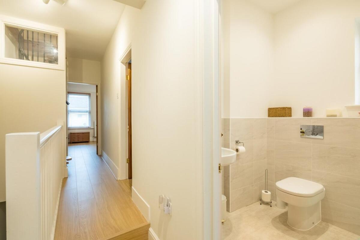 Large 4 Bedroom Home With Garden And Free Parking CBG Exterior foto