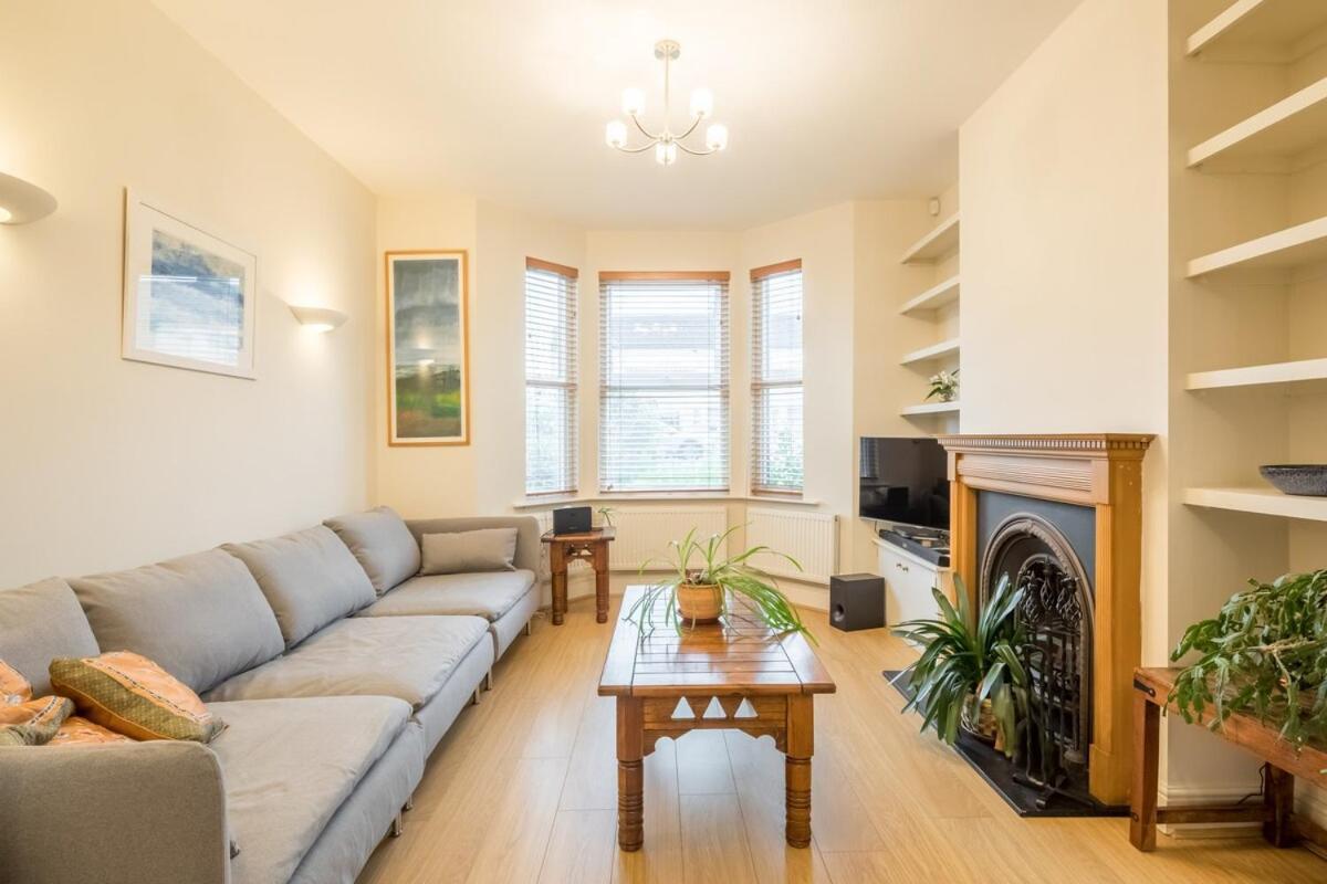 Large 4 Bedroom Home With Garden And Free Parking CBG Exterior foto